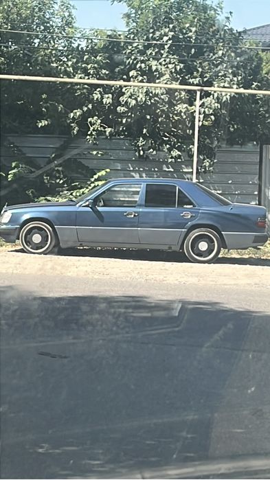 Mercedes-Benz E124