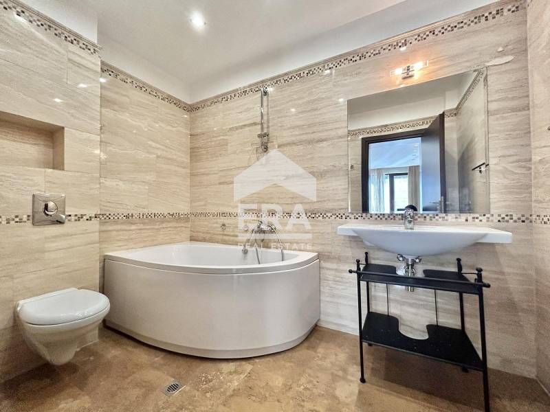 Дава се под наем Тристаен апартамент в София, Лозенец - 161 кв.м за 2000 € - Снимка #7