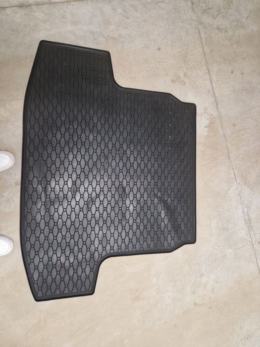 Гумена стелка за багажник BMW G21