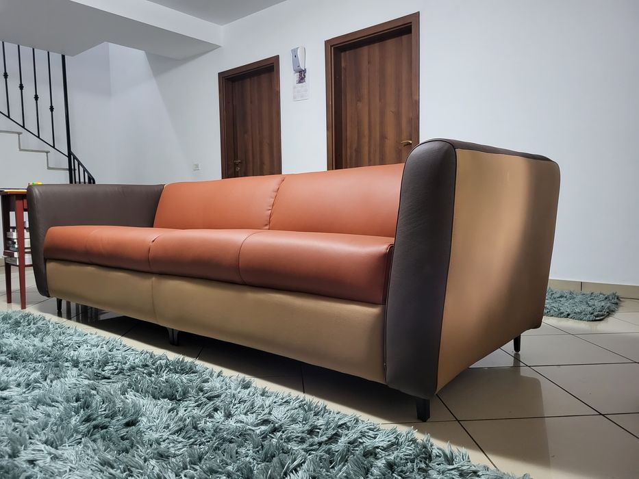 Vand set 2 canapele din piele naturala, foarte putin folosite