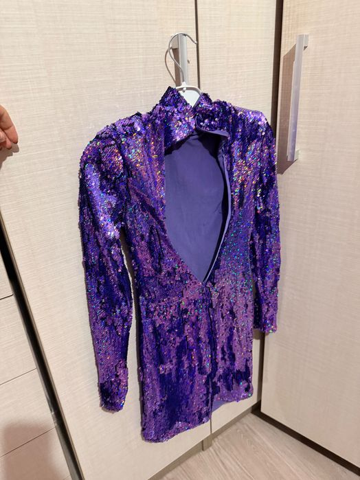 Рокля с пайети Bershka