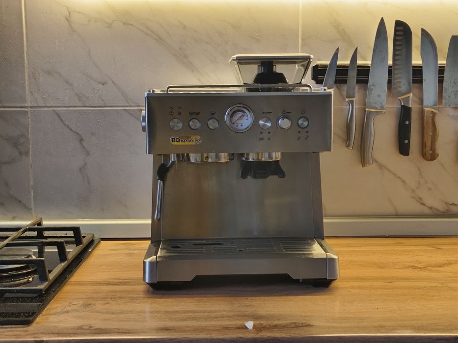 Кофемашинка bq Barista pro (bq-cm9001)