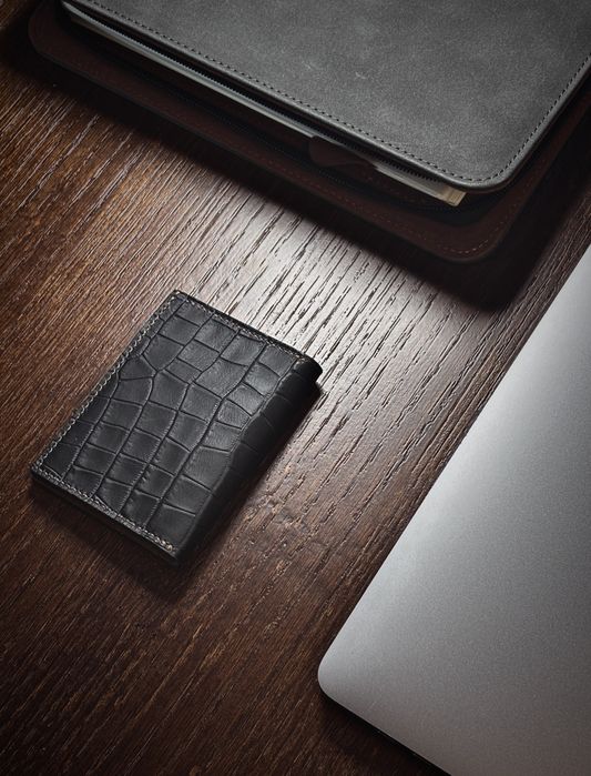 Portcard din piele naturala lucrat manual