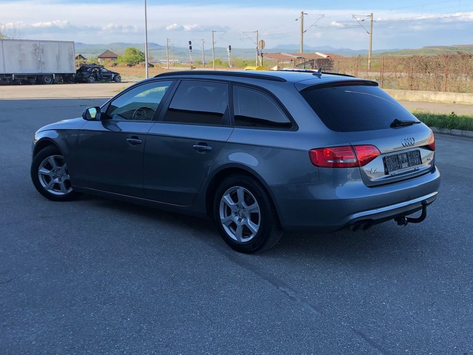 Audi A4 a an fabricatie 03/2013 motor 2.0tdi 136 cp climatronic  navigatie  jante carlig euro 5
---km 234000 carte service carpass
---navigatie