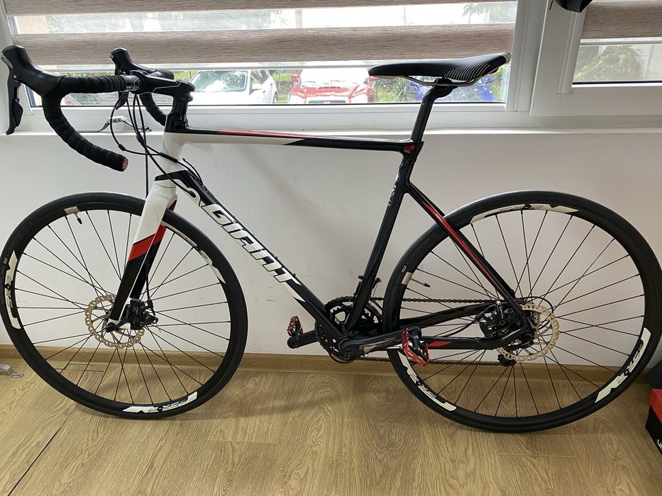 Bicicleta cursiera carbon Giant ML roti 29 impecabila 2x11 viteze