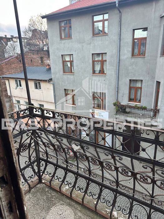 Продава се Тристаен апартамент в София, Център - 80 кв.м за 988 €/кв.м - Снимка #2