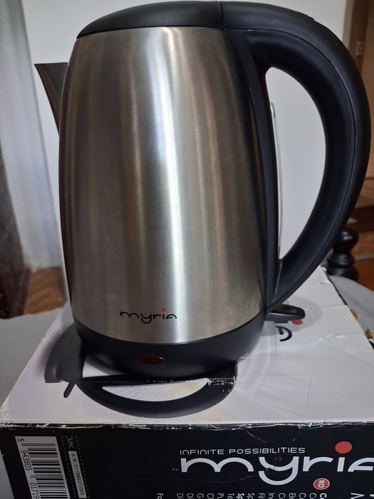 Vând fierbător de apă MYRiA  1.7  litri. Putere 2200W .Preț negociabil.