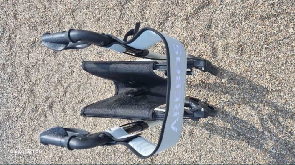 Cadru Rolator Mergator persoane cu dizabilitati