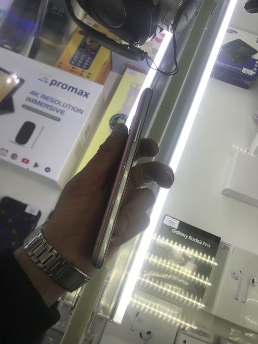 Продам срочно телефон