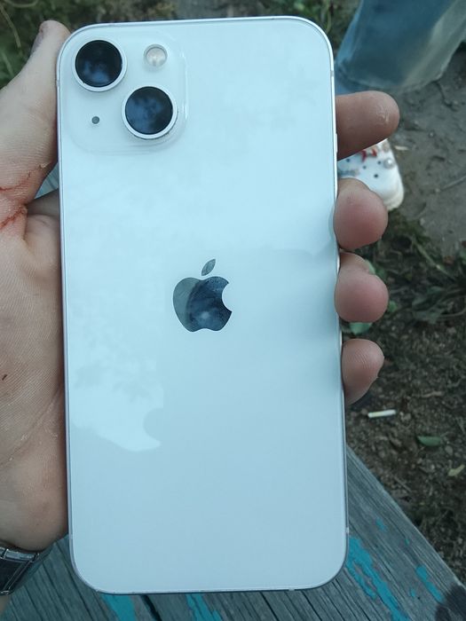 Продам iPhone 13