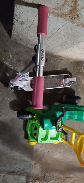 Vând trotineta fata