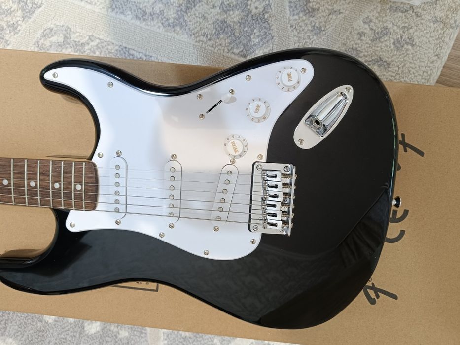 Продам электро гитару