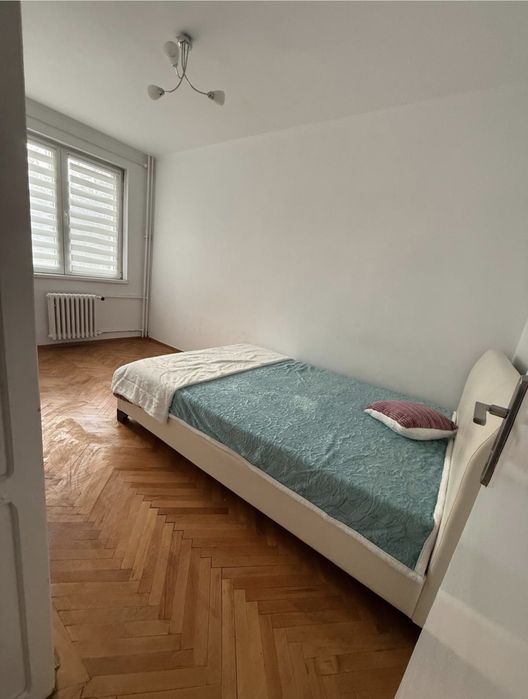 Proprietar vand apartament 3 camere in cartierul Pajura Metrou Jiului