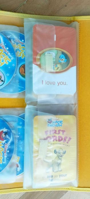 Детски образователен комплект „Disney Magic English“–папка с DVD диск.