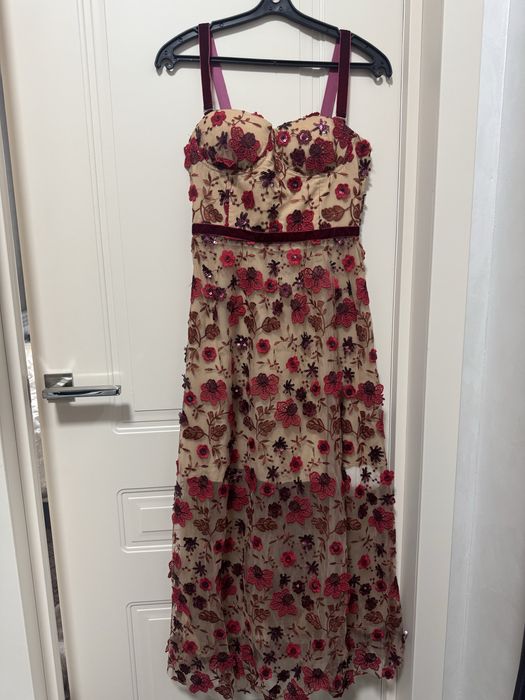 Шикарное коктейльное платье