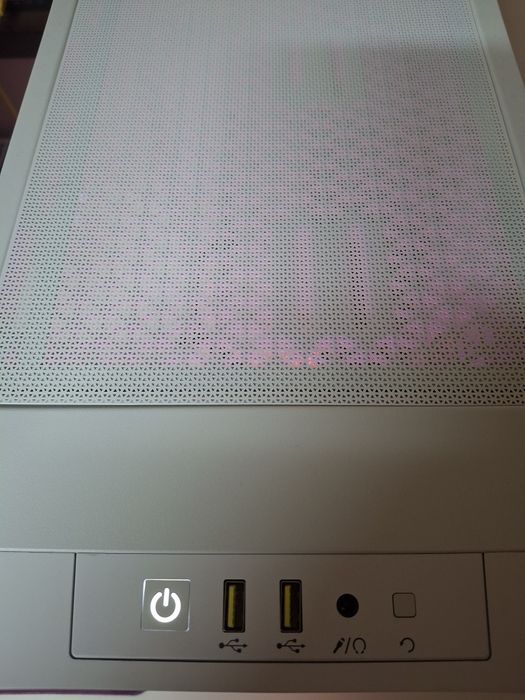 Pc gaming rtx 4060 în stare perfectă