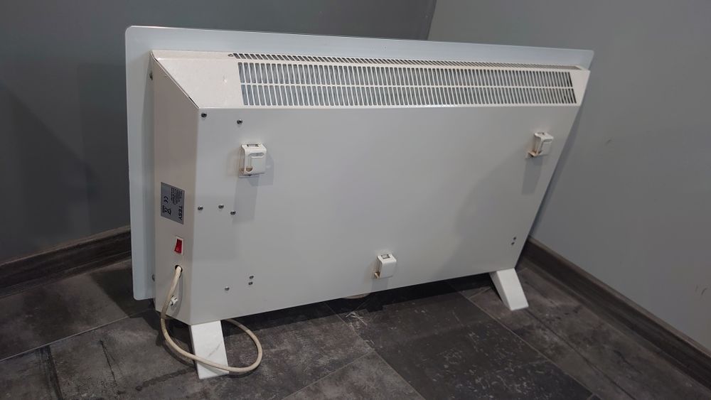 Конвекторен радиатор стъклен TESY CN205 EASLFR  2000W.