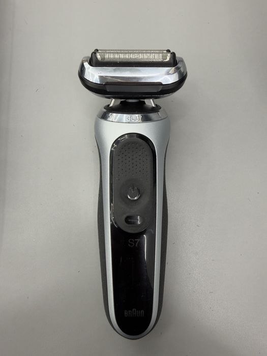 Braun Series 7 cu statie de curatare si incarcare