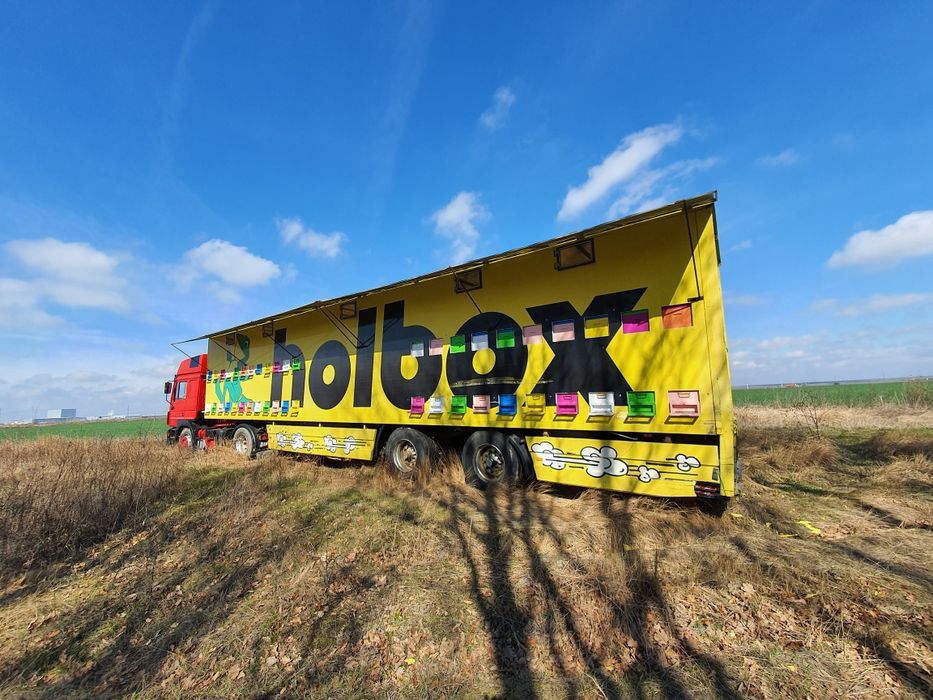 Pavilion apicol semiremorca