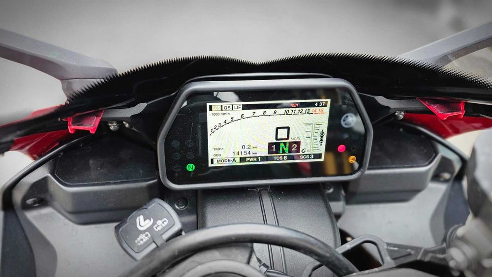 Yamaha R1 1000cc, 2016