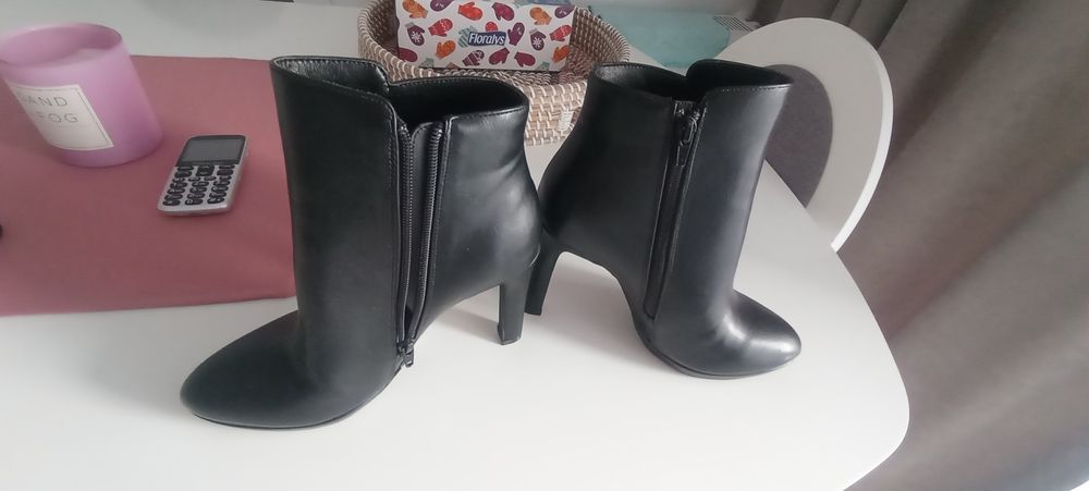 Botine dama Marca Buffalo Nr.38
Piele naturala
