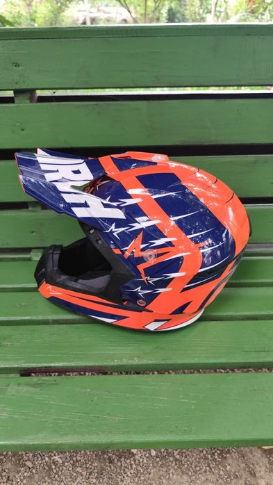 Vând Cască Enduro Airoh Helmet + ochelari Thor.
