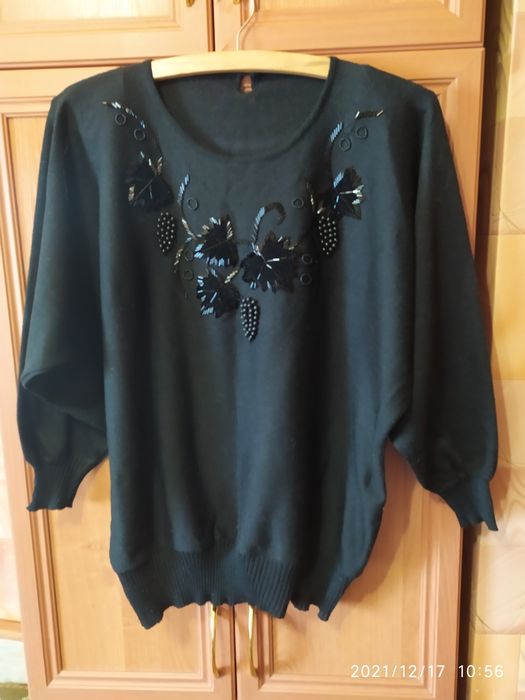 Кофточки женские разные.