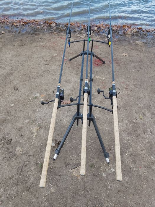 Комплект шаранджийски пръчки с макари