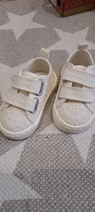 Обувки за момиче 18 и 19 номер