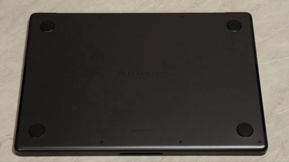 MacBook pro 14 m3pro 18/512