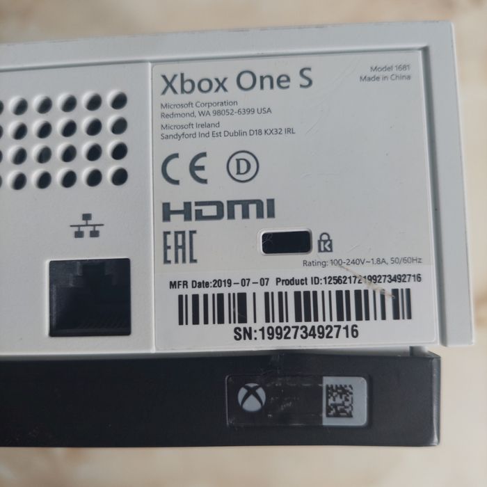 [XboxOne S] Vând consolă Xbox One S albă de 512GB în perfectă stare + accesorii + jocuri //poze reale