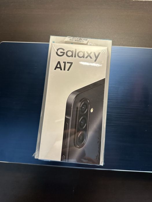 Смартфон Samsung A17 + външна преносима батерия 10 000mah чисто нови неразопаковани