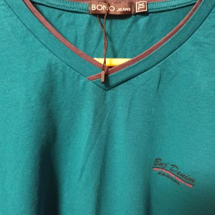 Нова мъжка блуза в страхотен тъмно зелен цвят. Мекичко трико.