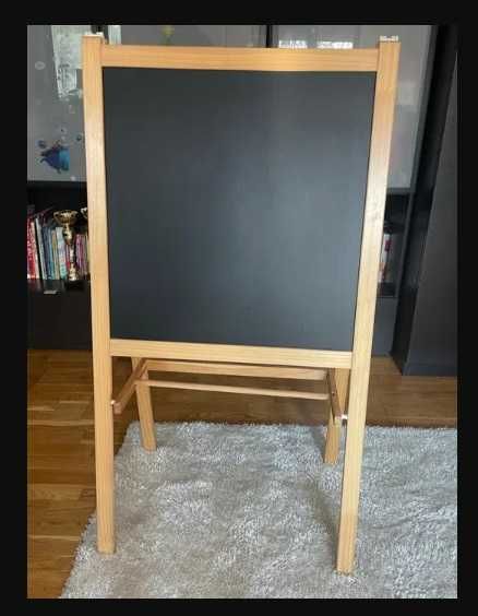 Șevalet IKEA – Stabil și Perfect pentru Artiști Mari și Mici