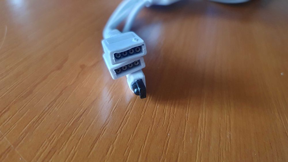 Controler inteligent pentru banda LED RGB prin WIFI