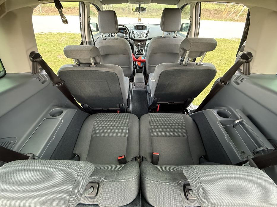 Vând FORD GRAND C-MAX 1.6 D  –Economica, manuală,6+1 trepte  7 locuri foarte  economa, ieftin de inttetinut A.C perfect functional