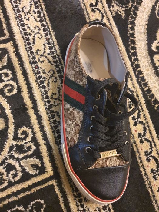 Papuci  Gucci model frumos .size  36