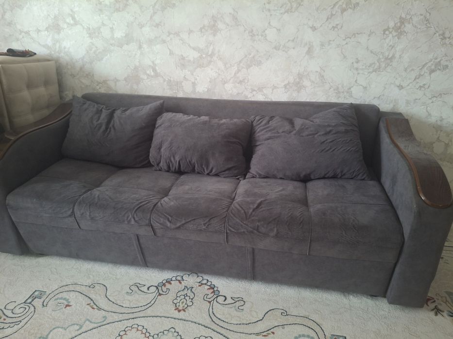 Продаётся хороший диван