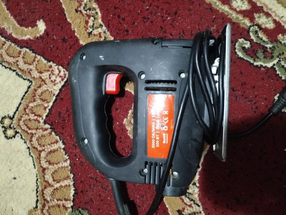 Fierăstrău electric