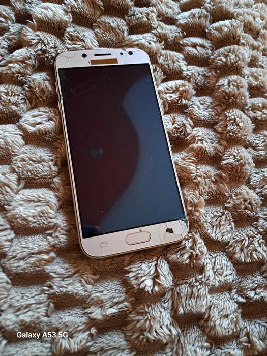 Продавам телефон самсунг J5