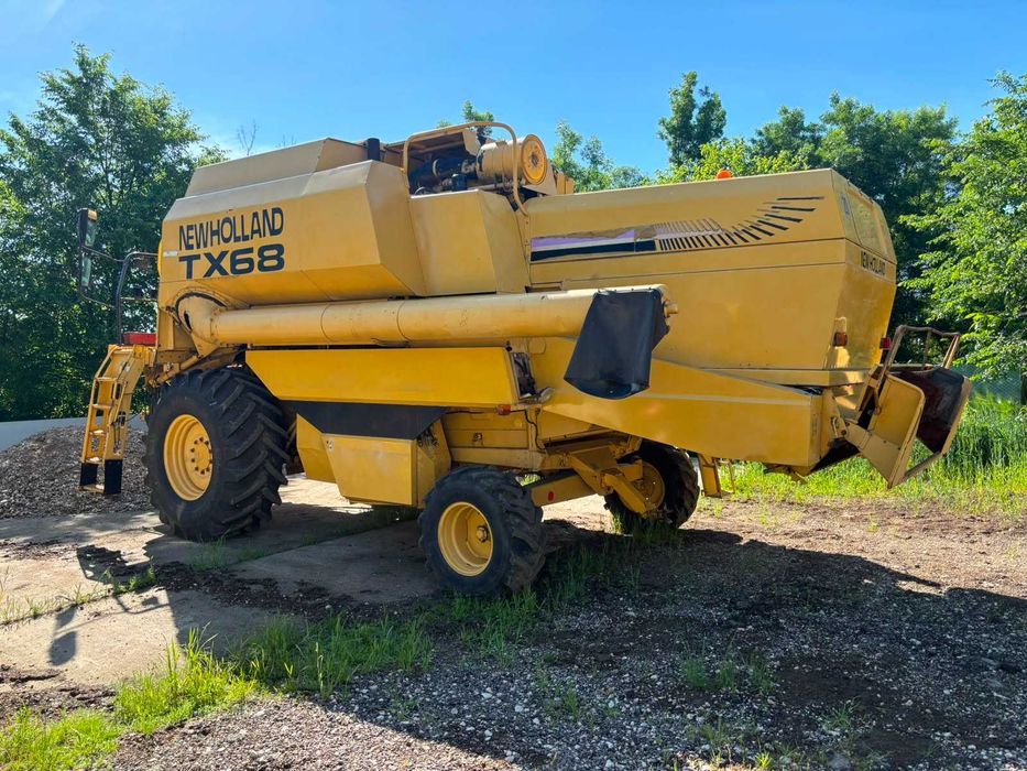 Combina New Holland TX 68