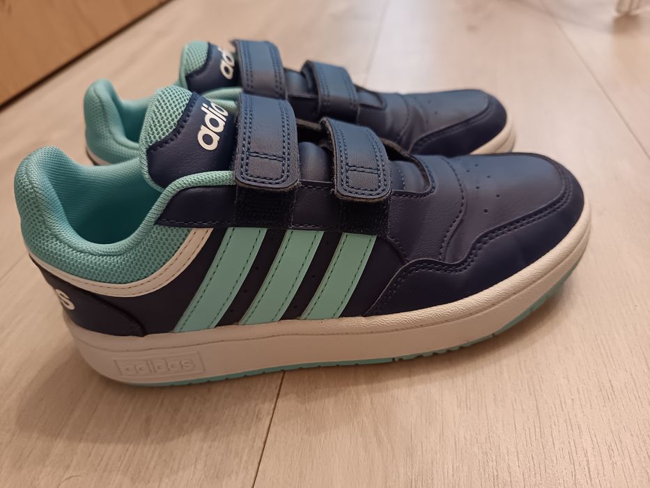 Спортни обувки Адидас, 35 номер