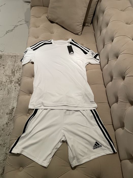 Compleu fotbal , tricouri,