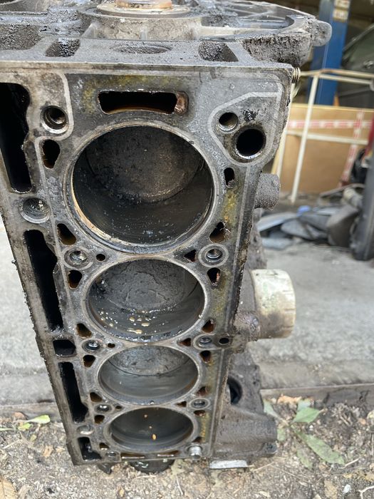 Продам блок двигателя К4М от рено логан, ларгус с навесными, на фото