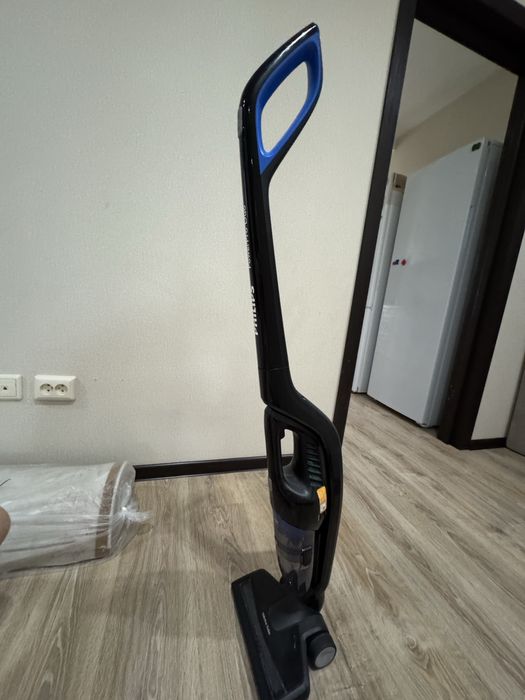 Пылесос вертикальный