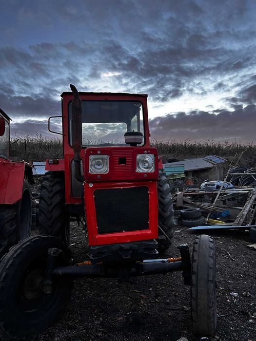 Tractoare U-650 în stare bună
