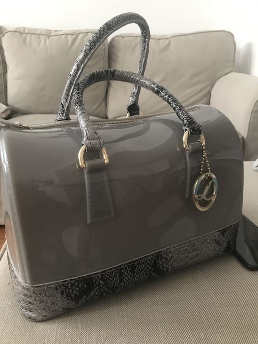 Vând poșeta silicon