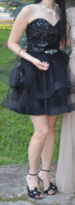 Продавам официална черна рокля