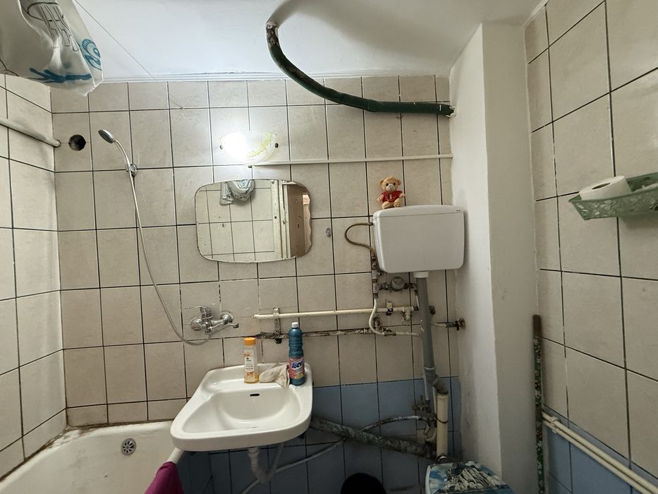 Vand apartament 2 camere, etaj 2