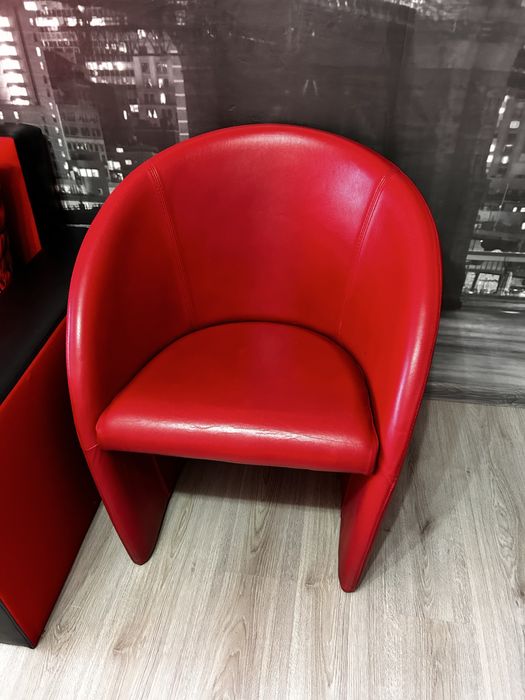 Червен Кожен Фотьойл